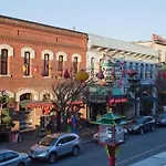 Elegant 1-Bed Condo In Chinatown