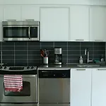 Elegant 1-Bed Condo In Chinatown