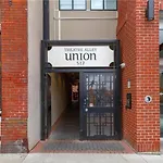 Elegant 1-Bed Condo In Chinatown
